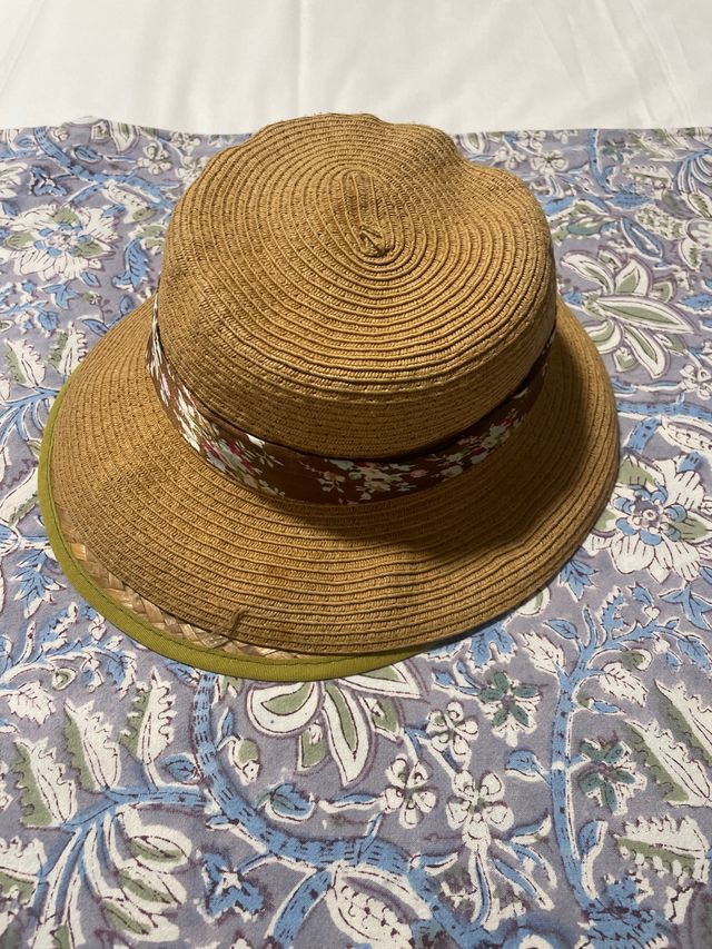 Sombrero playa marrón y multicolor