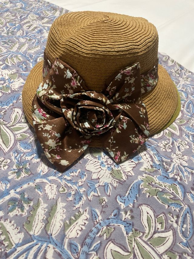 Sombrero playa marrón y multicolor