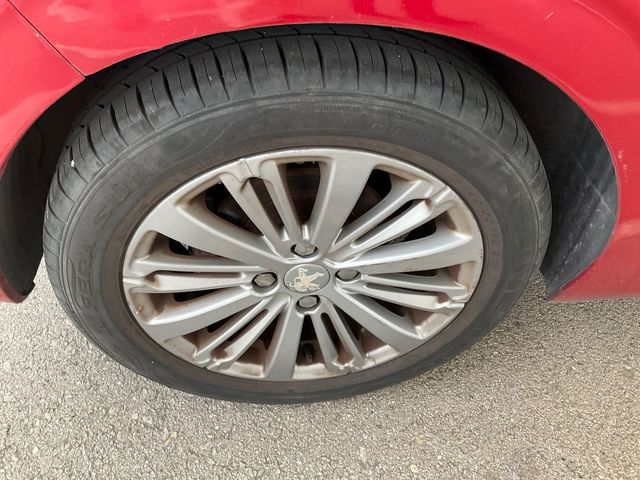 Peugeot 208 ALLURE 110CV 2015