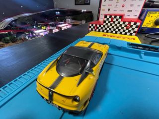 Coche Scalextric Ferrari 549 XX marca Carrera