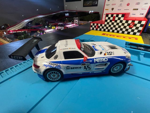 Coche Scalextric Mercedes SLS AMG marca Ninco