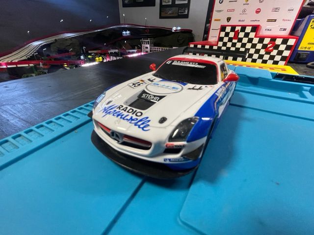 Coche Scalextric Mercedes SLS AMG marca Ninco