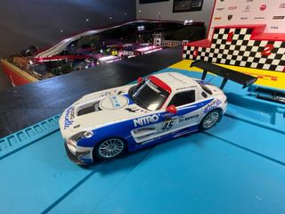 Coche Scalextric Mercedes SLS AMG marca Ninco