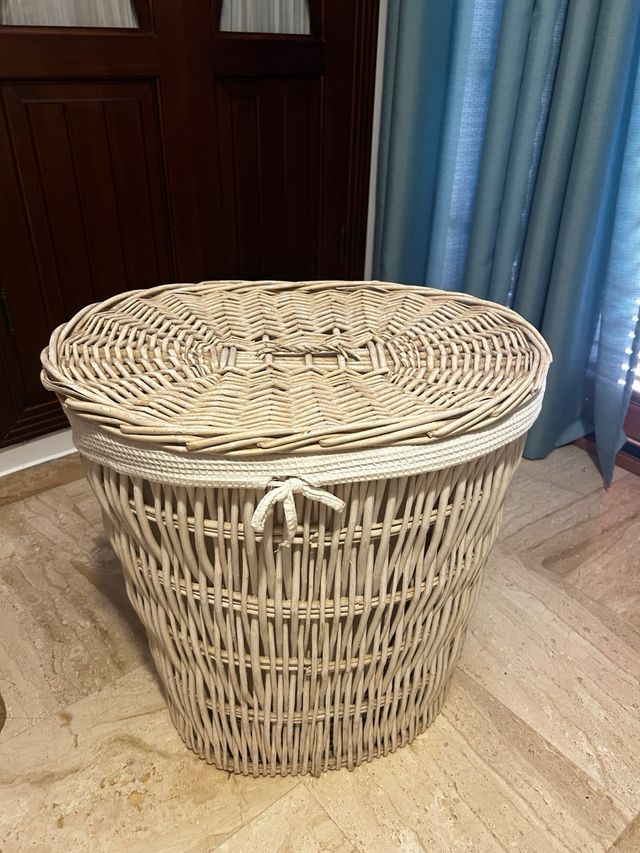 Cesta mimbre blanca con tapa