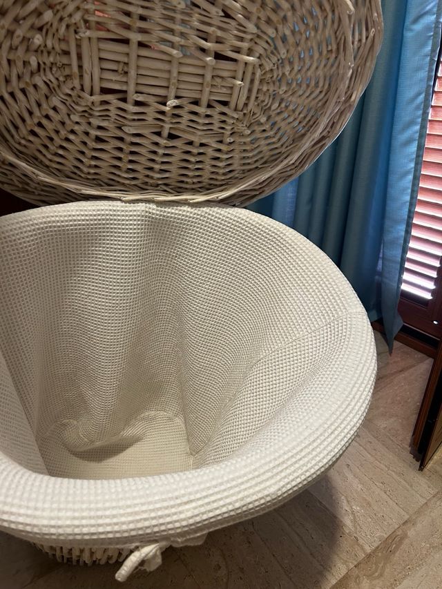 Cesta mimbre blanca con tapa