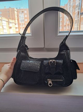 Bolso Stradivarius negro nuevo 