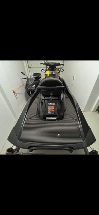 Yamaha FX Cruiser SVHO: Moto de agua y remolque. 