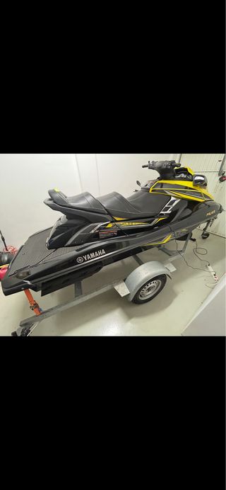 Yamaha FX Cruiser SVHO: Moto de agua y remolque. 