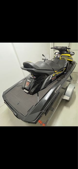 Yamaha FX Cruiser SVHO: Moto de agua y remolque. 