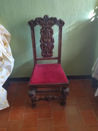 2 Sillas antiguas madera tallada x 170€