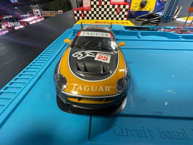 Coche Scalextric Jaguar XKR marca Superslot