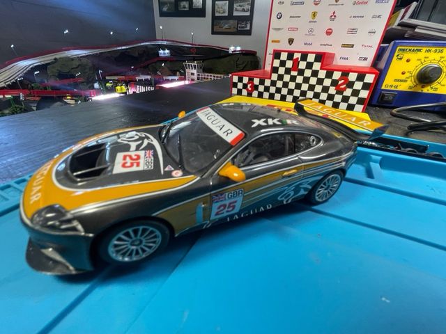 Coche Scalextric Jaguar XKR marca Superslot