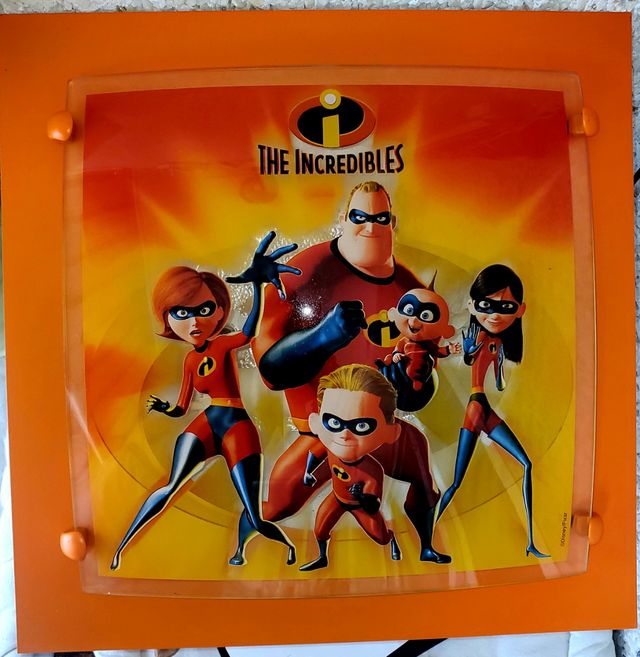 Lámpara infantil Los Increíbles.Medidas, 38×38cm