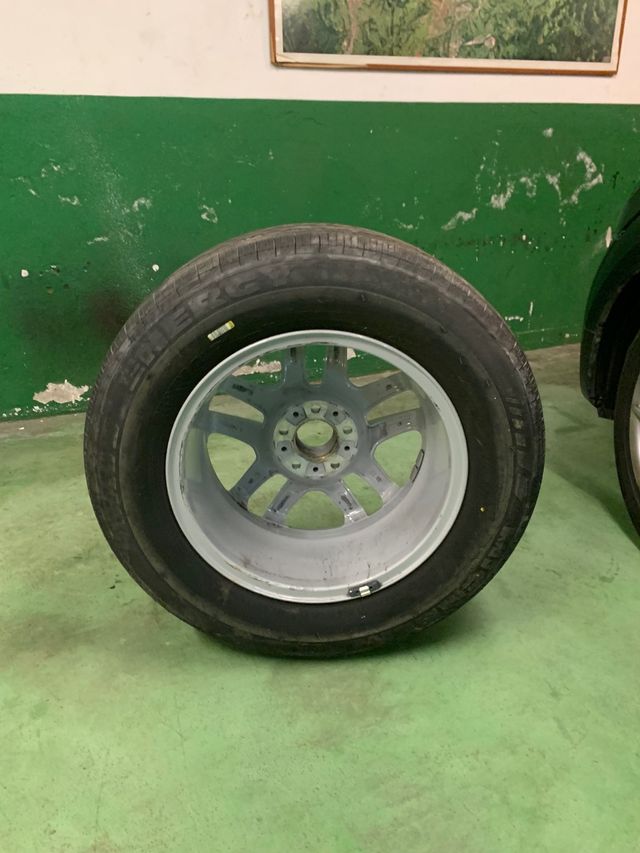 Llanta Yokohama Jeep cherokee