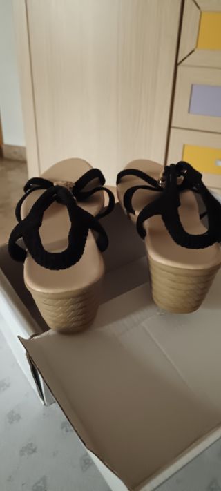 Sandalias cuña negras