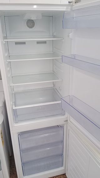 Nevera Beko RCNA321K33W 250L