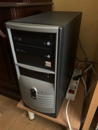 Ordenador años 2000