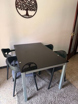 Mesa cristal negra con 4 sillas