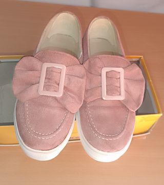 Zapatillas formales.