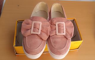 Zapatillas formales.
