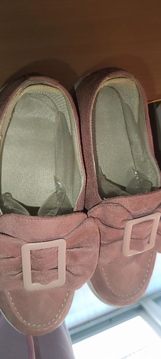 Zapatillas formales.