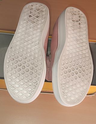 Zapatillas formales.