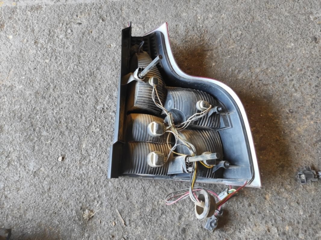 Piloto trasero izquierdo Volvo XC90 (Versión