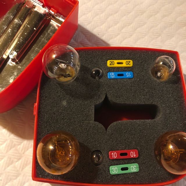 Club SEAT Historicos Libro y Caja luces fusibles