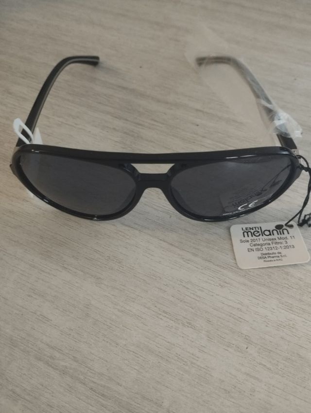 Occhiali da sole neri