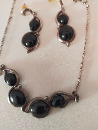 Collar y pendientes coral negro y plata