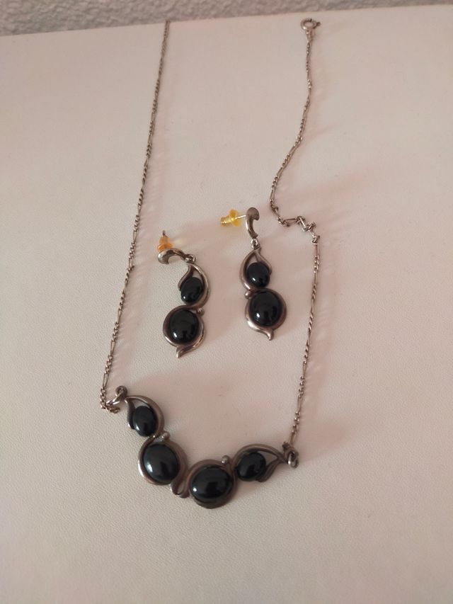 Collar y pendientes coral negro y plata