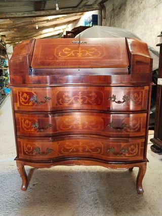 Escritorio antiguo de madera