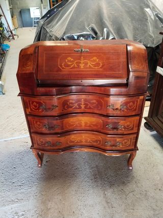 Escritorio antiguo de madera