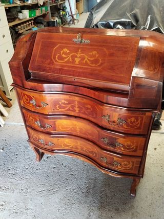 Escritorio antiguo de madera