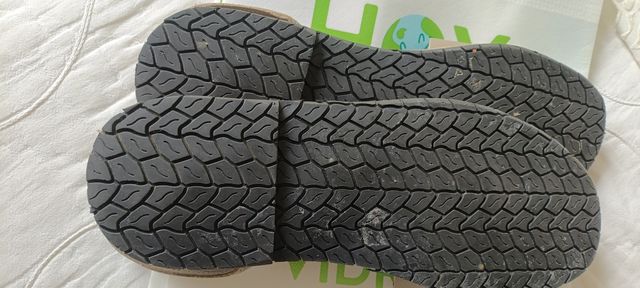 Abarcas grises T43 nuevas con dos puestas 8€