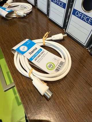 Cables: HDMI y RJ45