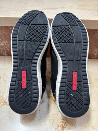 Zapatillas negras Pikolinos