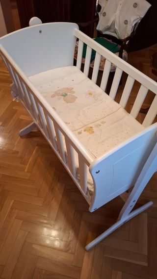 Cuna mecedora de bebé 