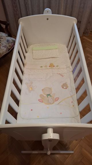 Cuna mecedora de bebé 
