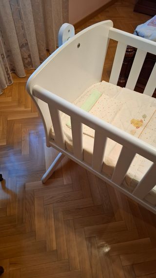 Cuna mecedora de bebé 