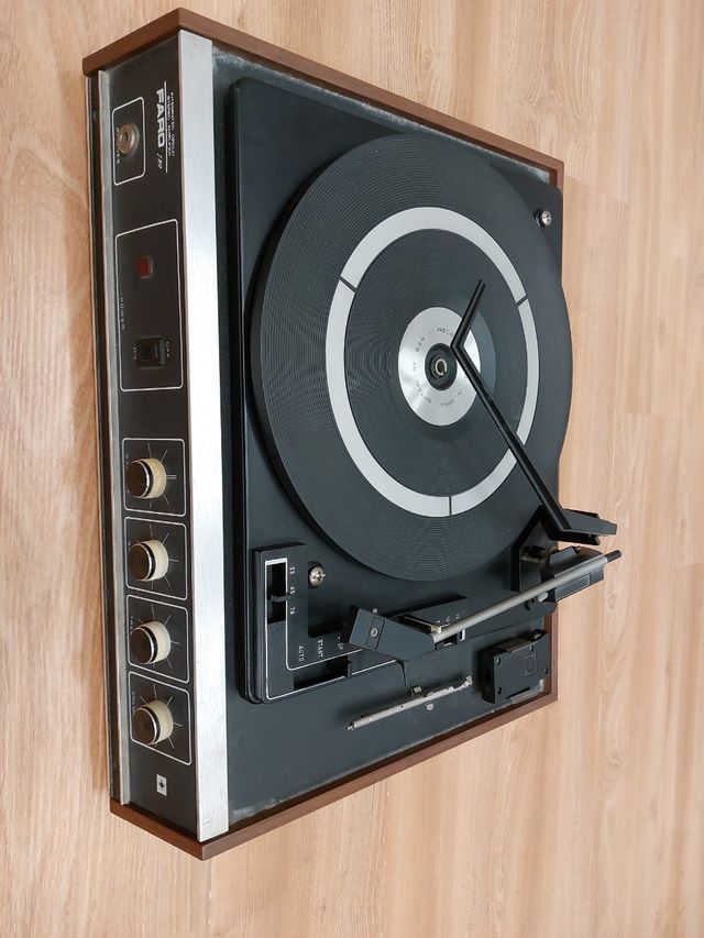 Tocadiscos Faro 720 antiguo
