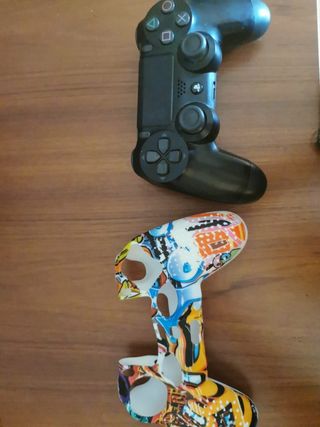 PS4 Slim + 2 mandos (1 genérico)