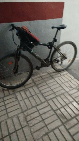 Bicicleta montaña negra