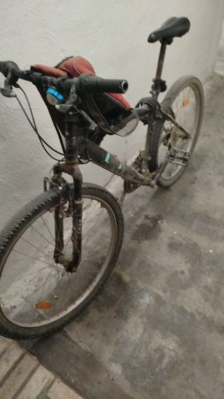 Bicicleta montaña negra