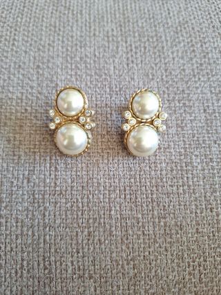 Pendientes perlas y cristales dorados  baño de oro