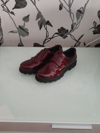 Zapatos niña piel marrón