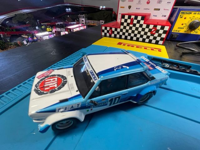 Coche Scalextric Fiat 131 marca Scalextric