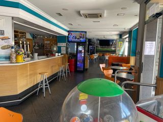 Cafetería-Bar Distrito 13: Traspaso negocio