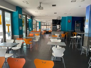 Cafetería-Bar Distrito 13: Traspaso negocio