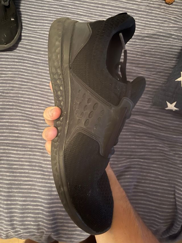 Scarpe sportive nere usate